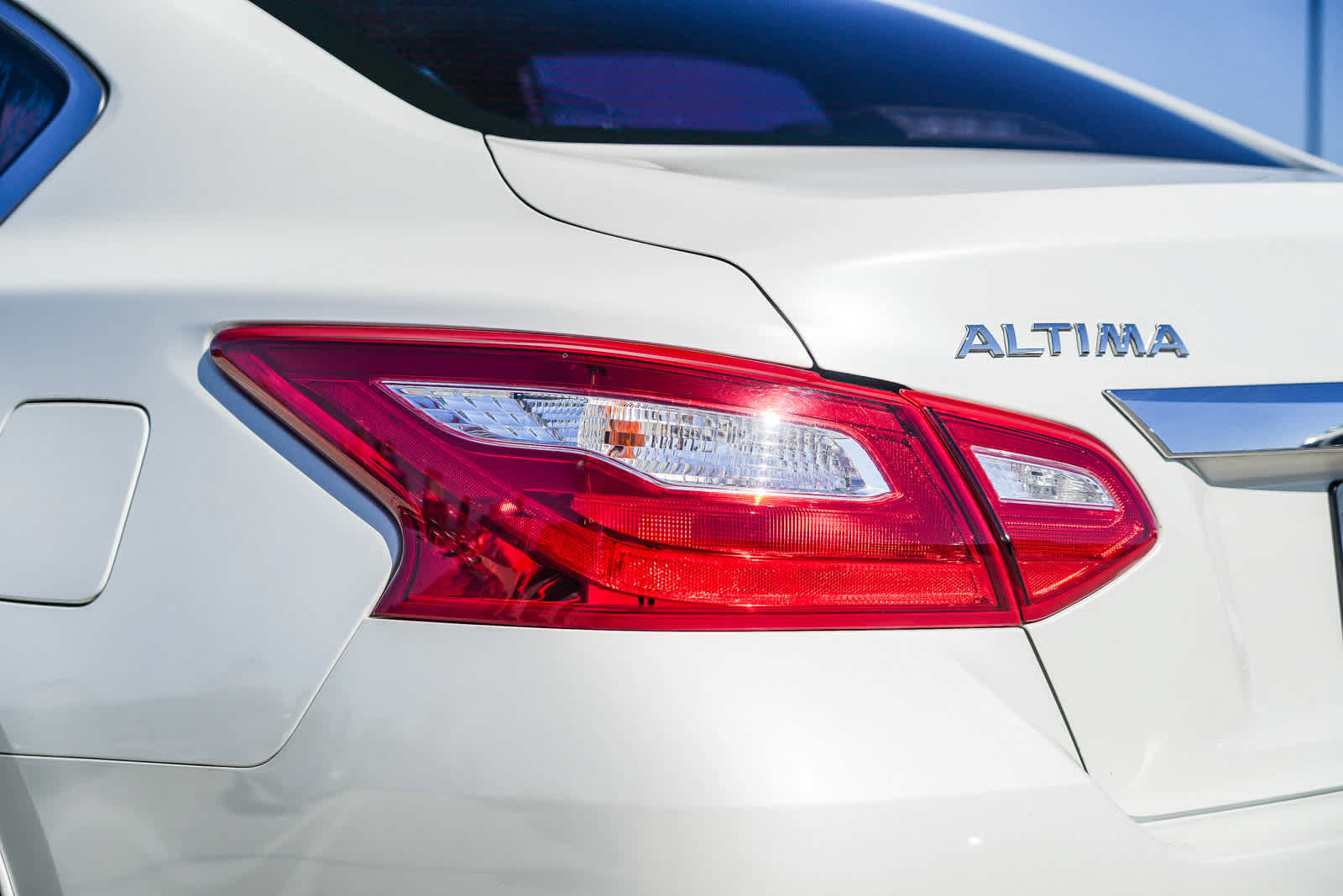 Used 2016 Nissan Altima 2.5 SV w/ Convenience Package FWD image 9
