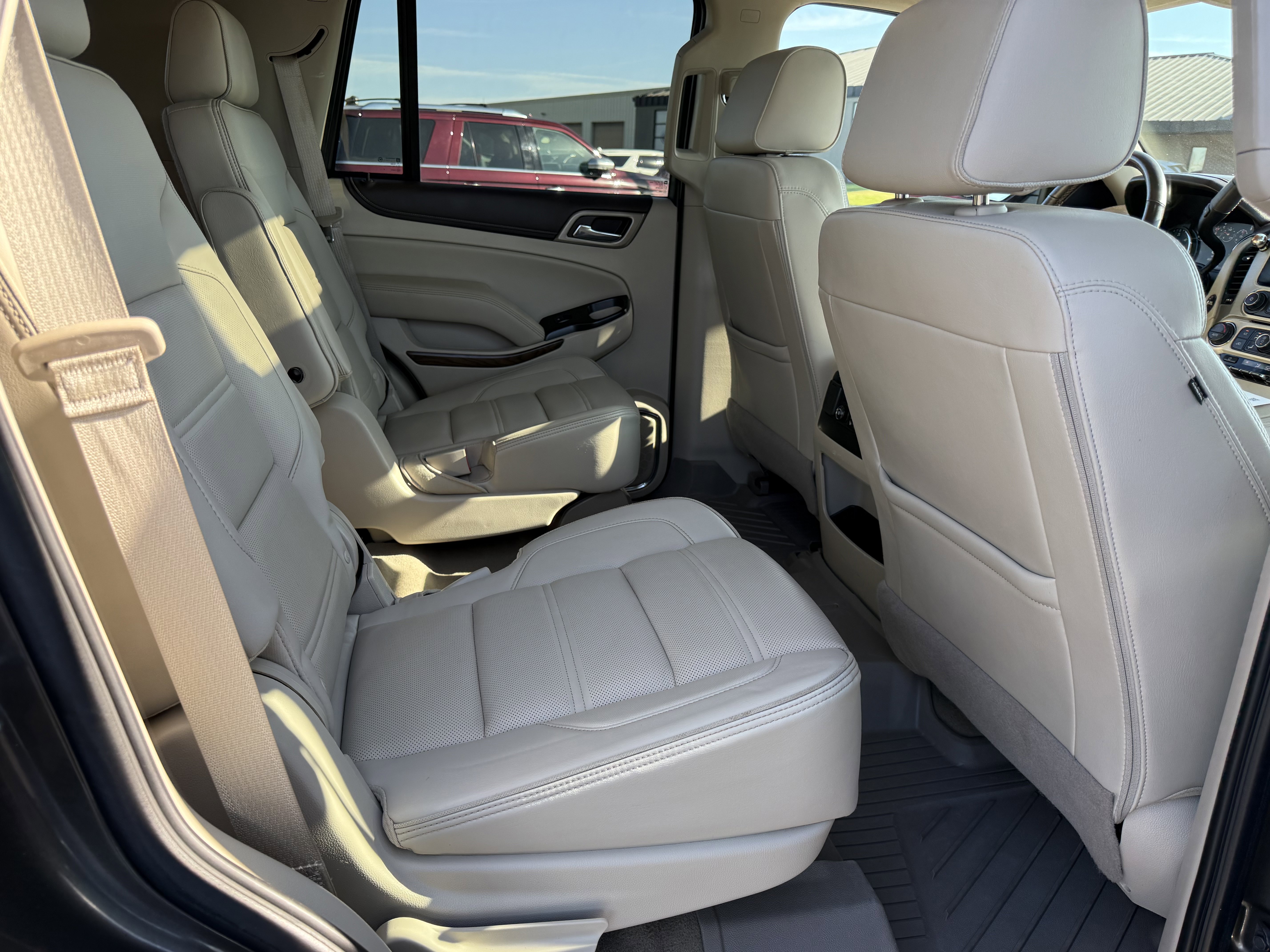 Used 2020 GMC Yukon Denali w/ Denali Premium Package image 11