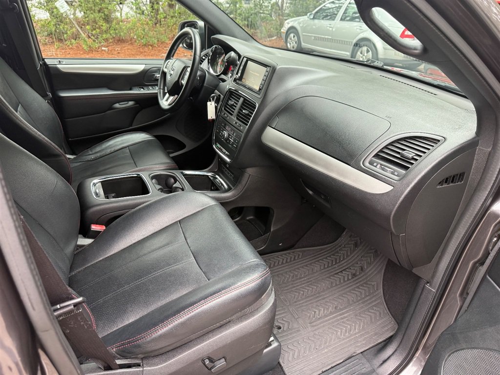 Used 2016 Dodge Grand Caravan R/T w/ Driver Convenience Group FWD image 20