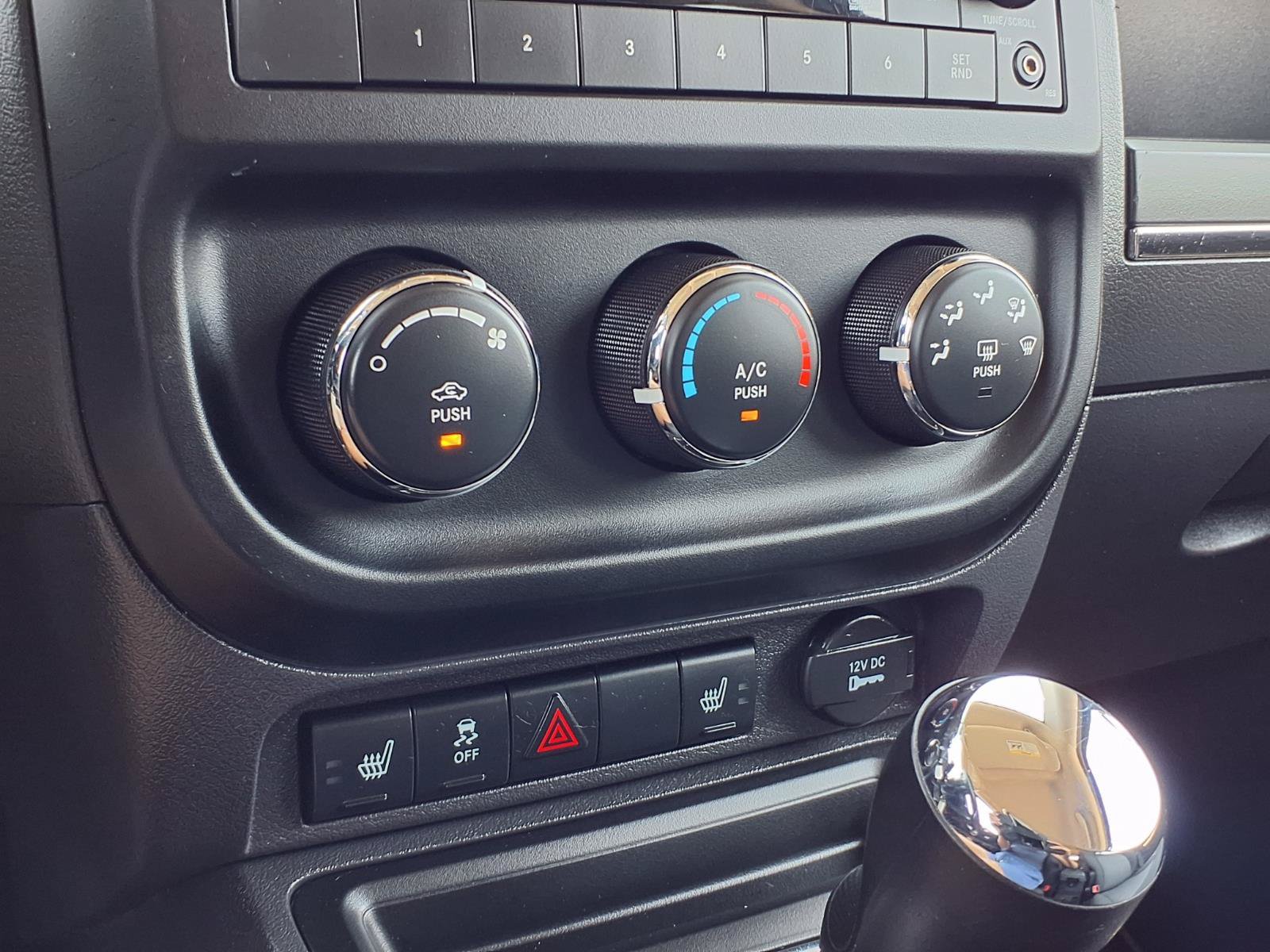 Used 2010 Jeep Patriot Latitude FWD image 11