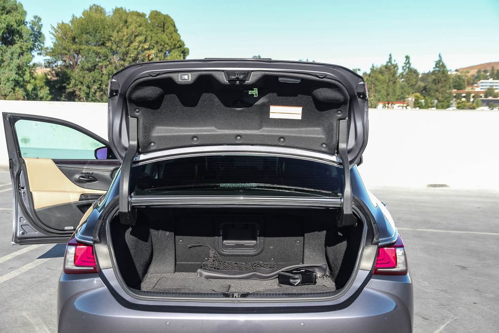 Used 2020 Lexus ES 300h w/ Accessory Package FWD image 25