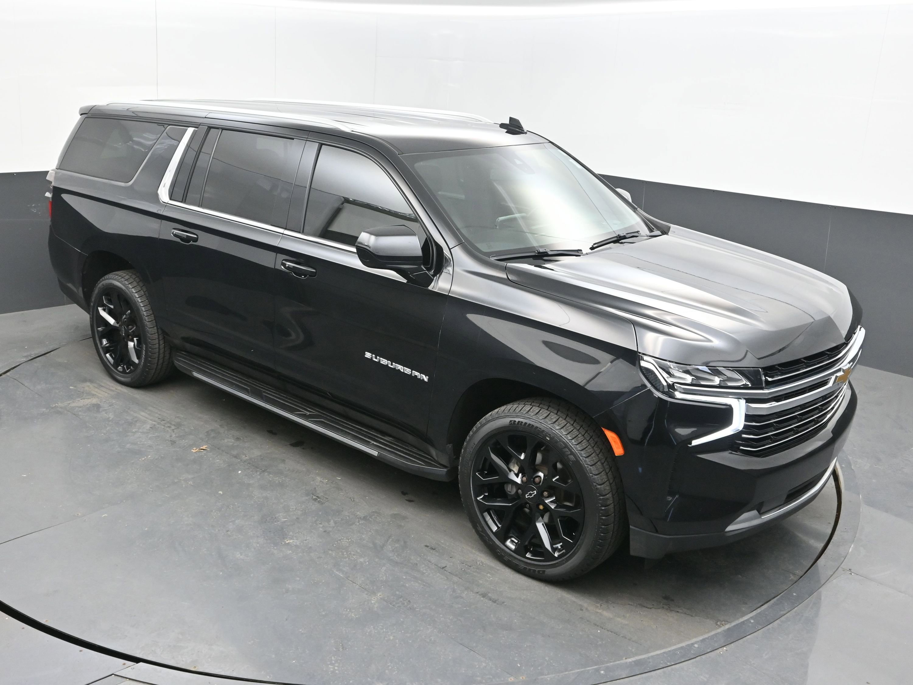 Used 2021 Chevrolet Suburban LT image 31