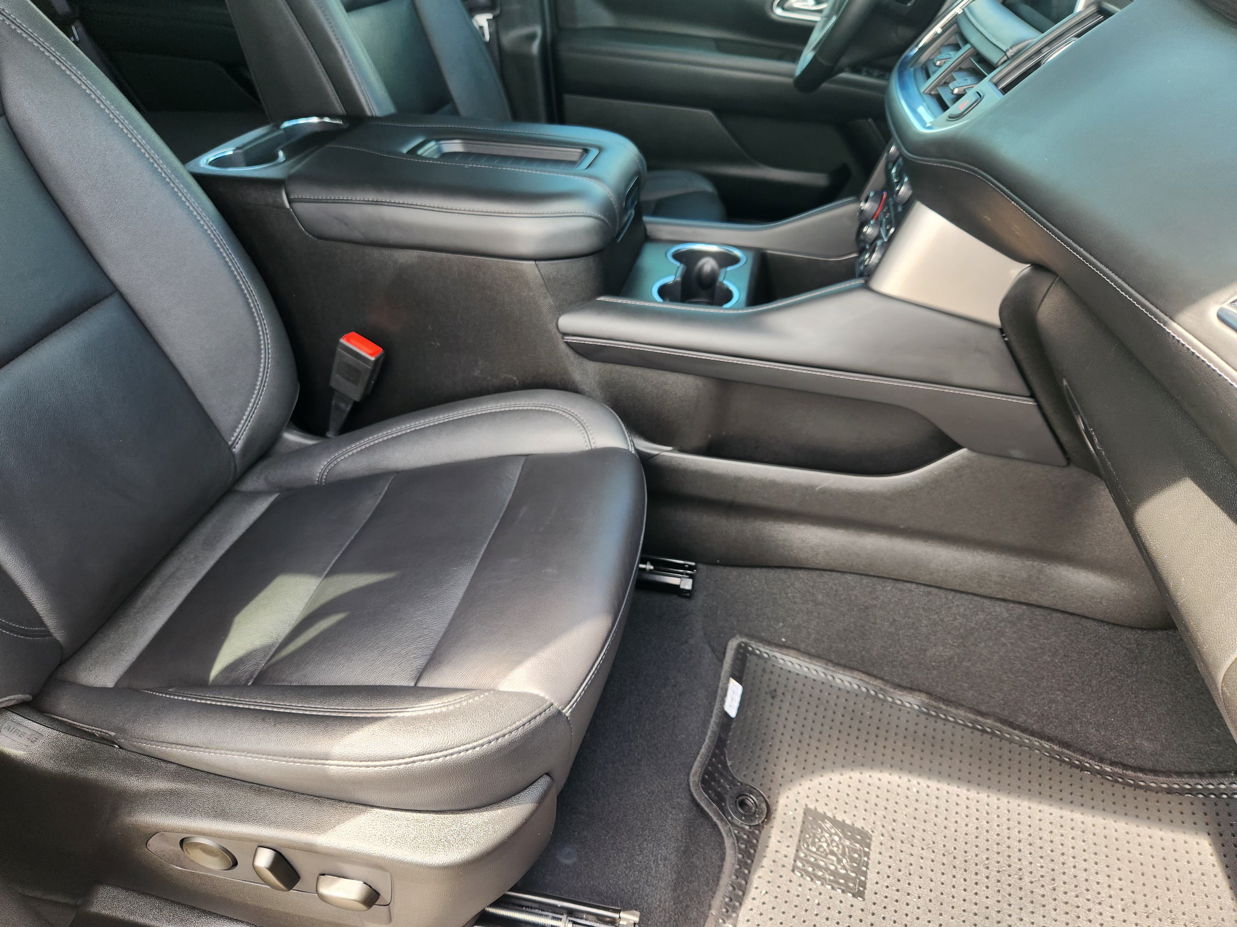 Used 2023 Chevrolet Tahoe Z71 w/ Luxury Package AWD/4WD image 15