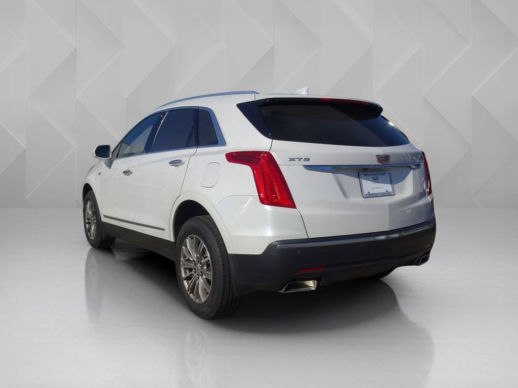 Used 2017 Cadillac XT5 Luxury w/ Driver Awareness Package FWD image 3