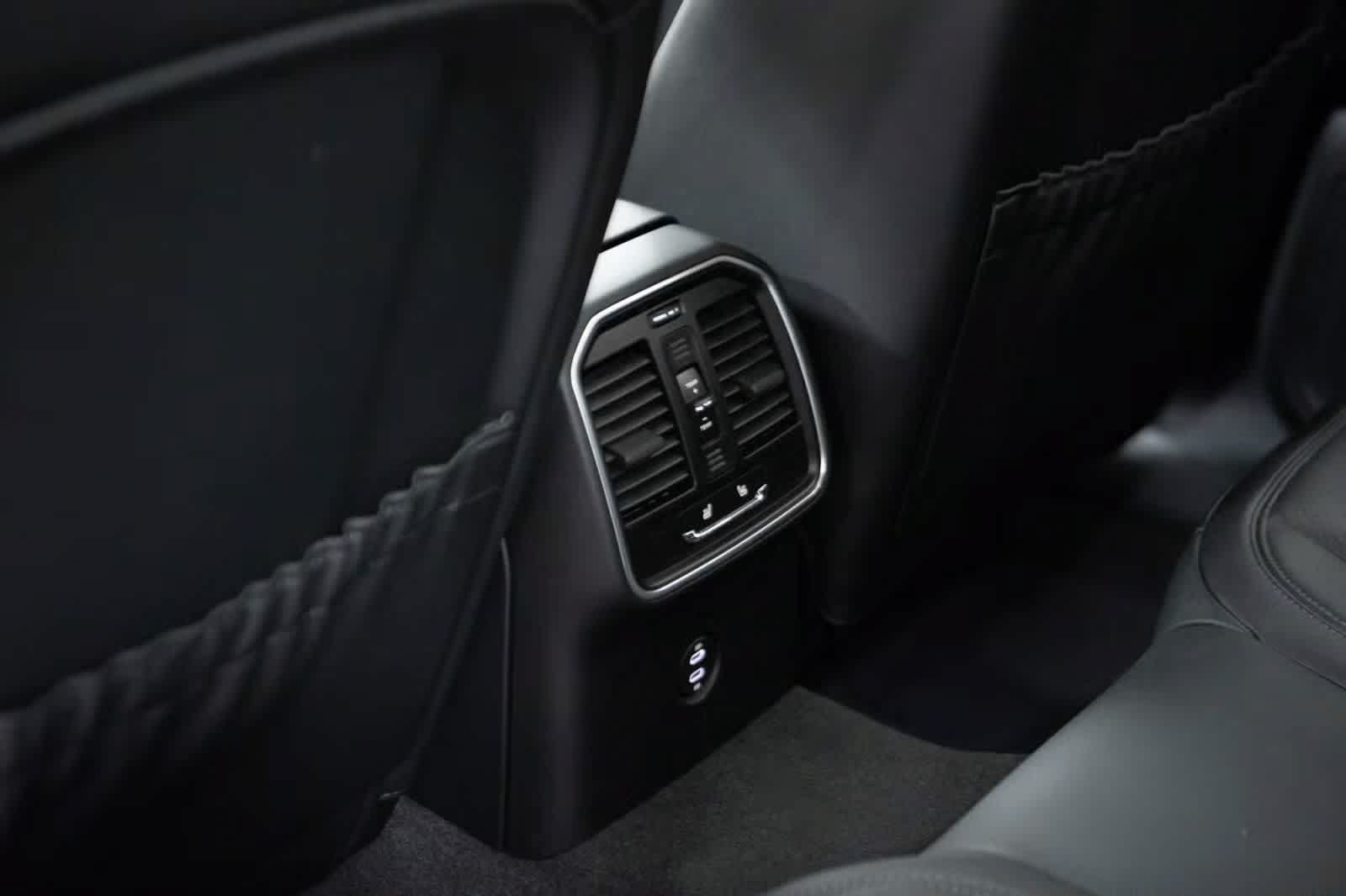 Certified 2026 Porsche Macan AWD/4WD image 35