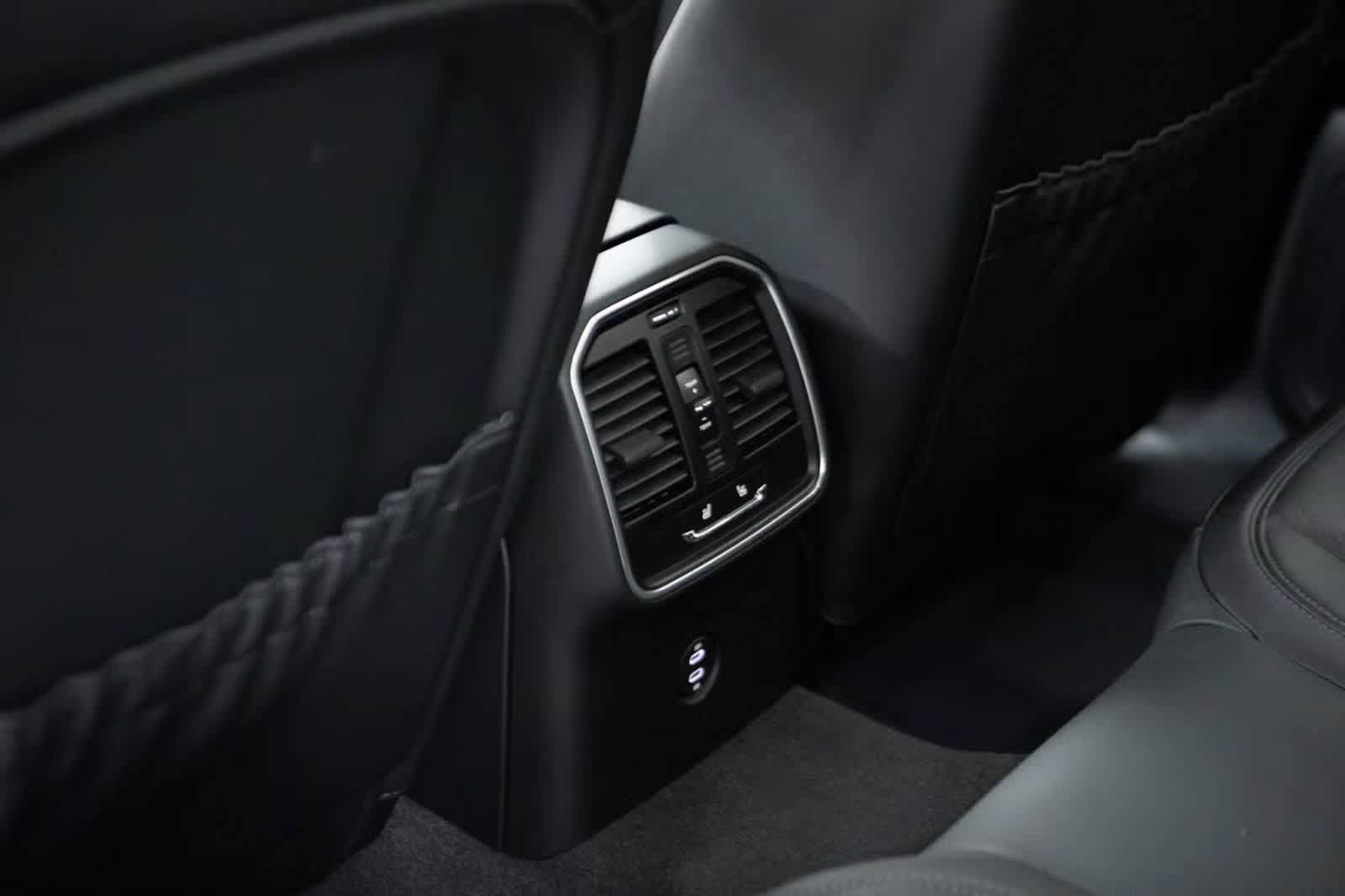 Certified 2026 Porsche Macan AWD/4WD image 35