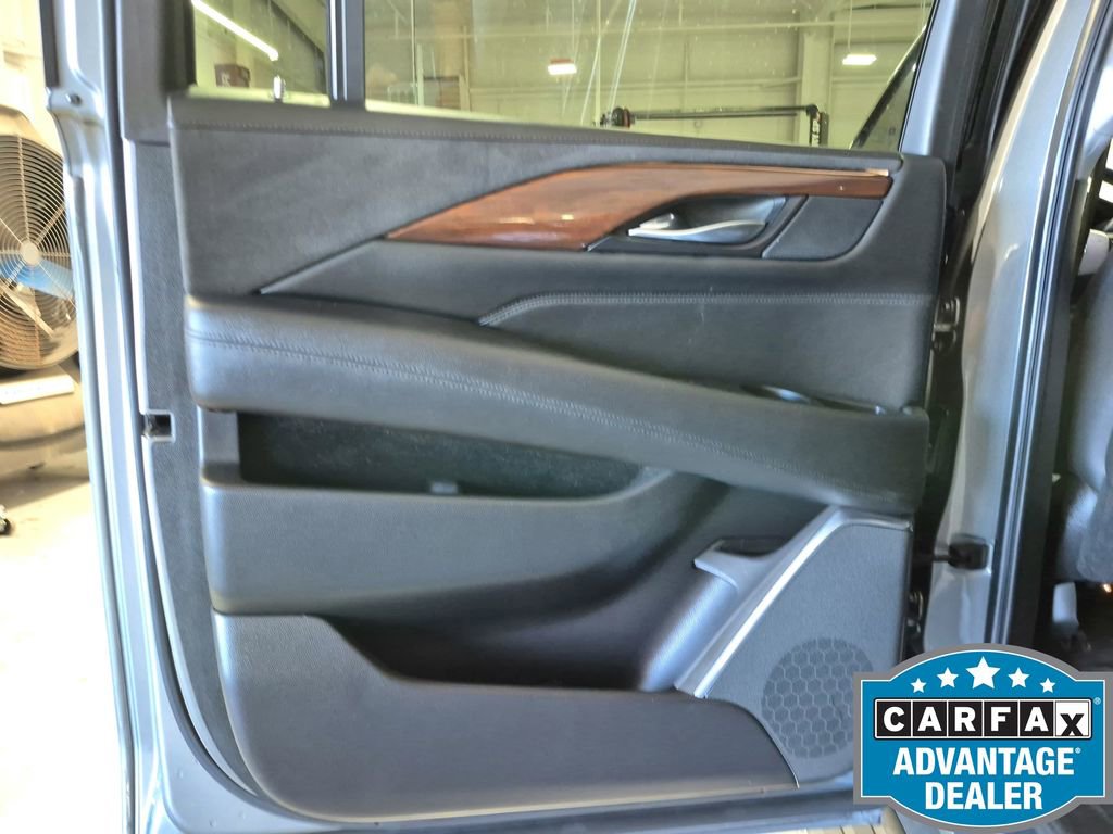 Used 2019 Cadillac Escalade ESV Premium Luxury w/ LPO, Radiant Package AWD/4WD image 24