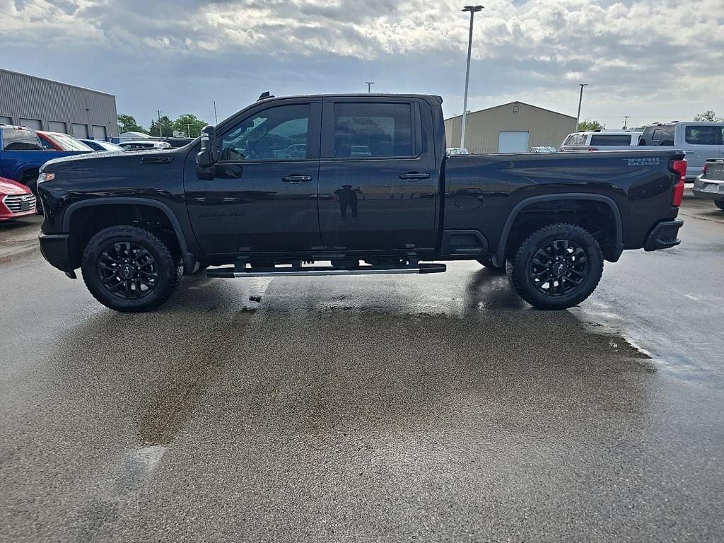 Used 2025 Chevrolet Silverado 2500 LT w/ Trail Boss Package AWD/4WD image 3