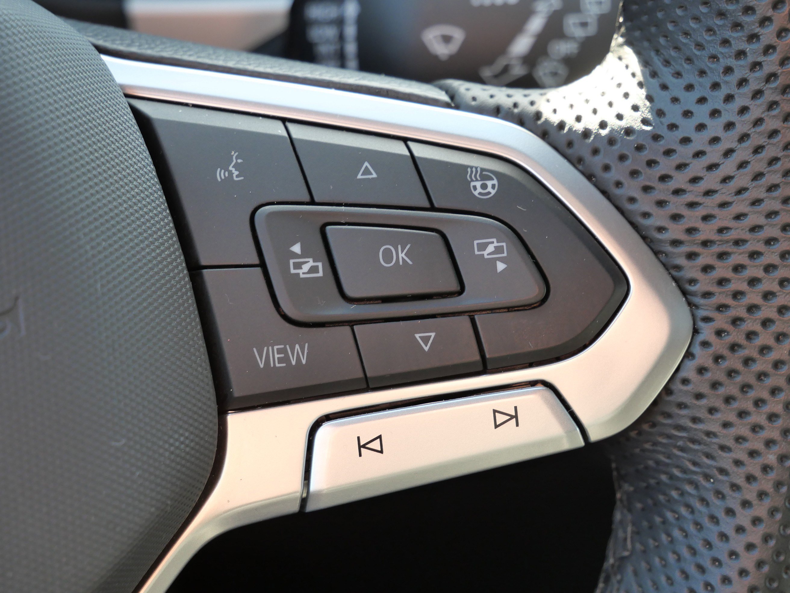 Used 2023 Volkswagen Atlas Cross Sport SEL R-Line image 32