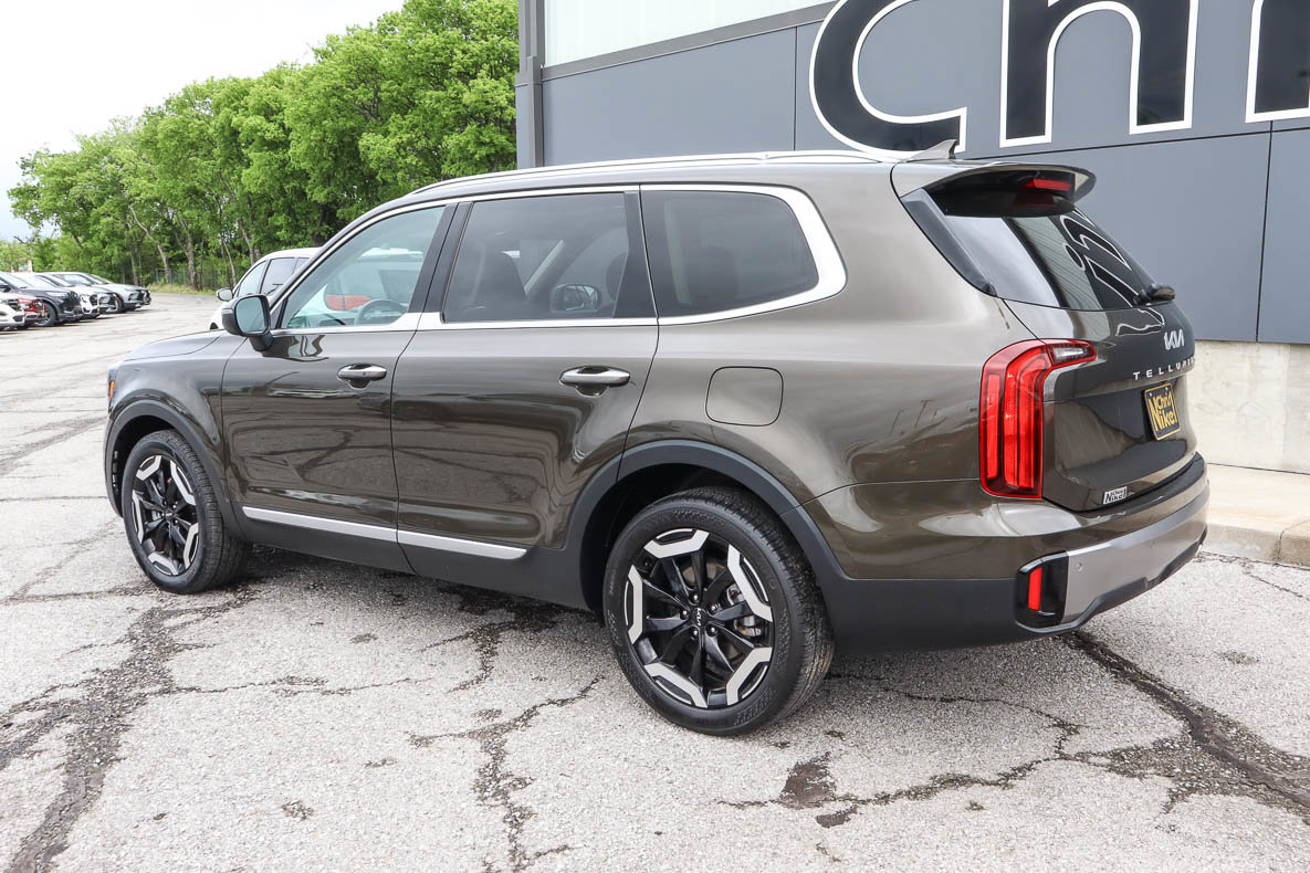 Used 2025 Kia Telluride S FWD image 6