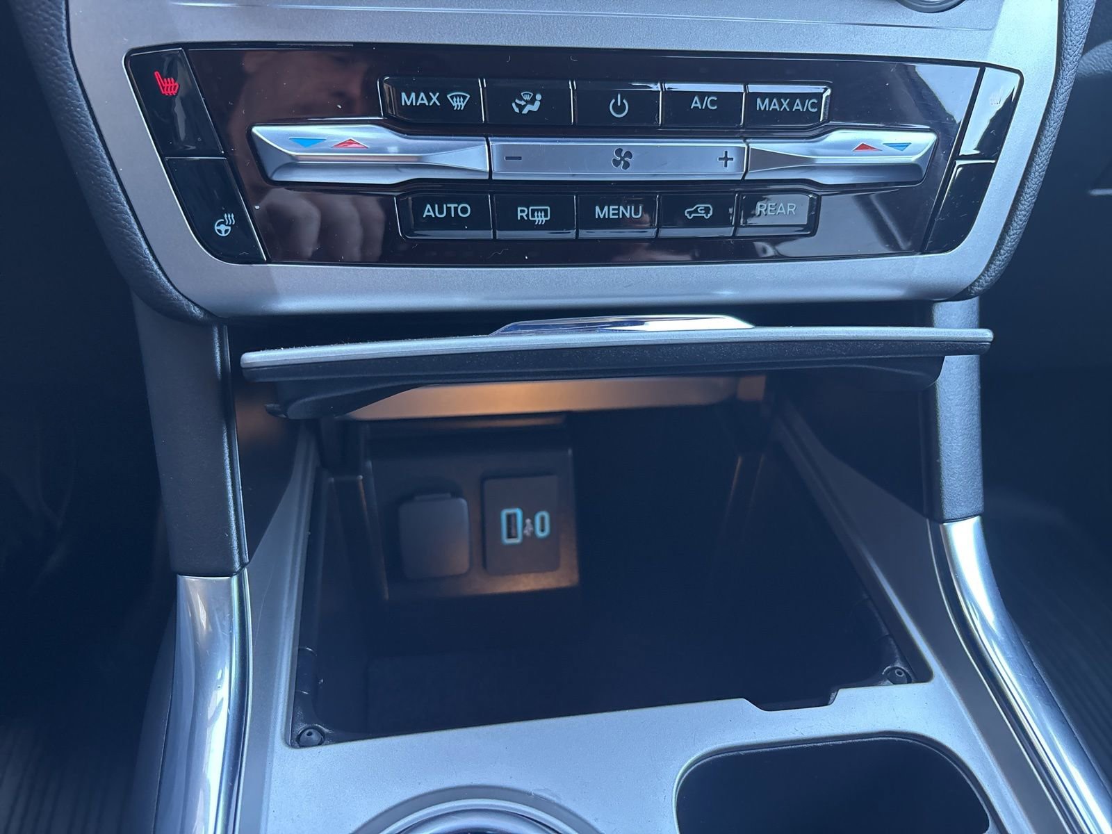 Certified 2022 Ford Explorer XLT w/ Equipment Group 202A image 30