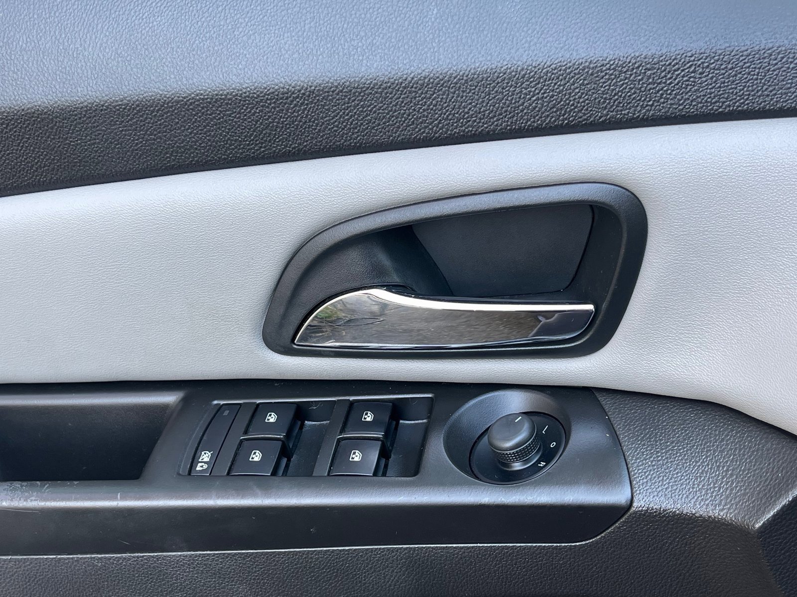 Used 2011 Chevrolet Cruze Eco image 33