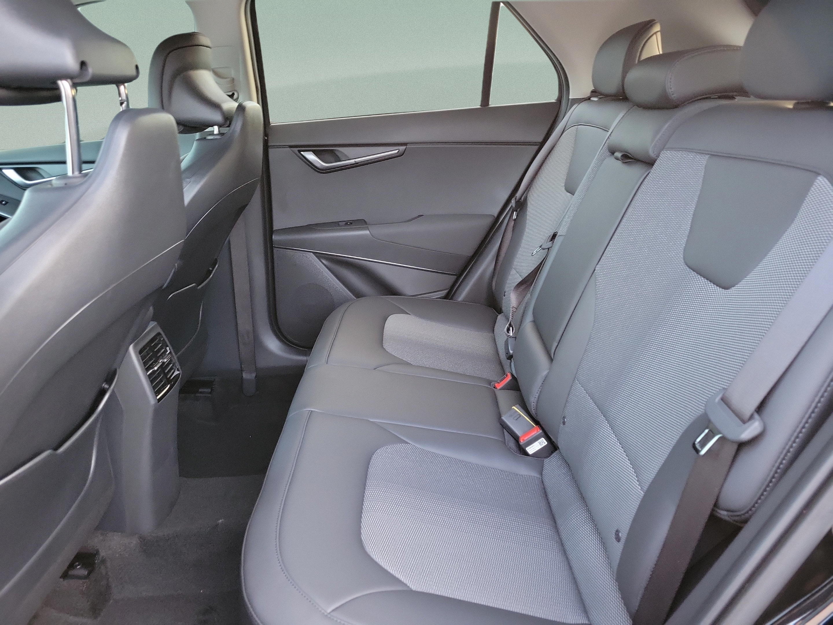 New 2026 Kia Niro EX FWD image 6
