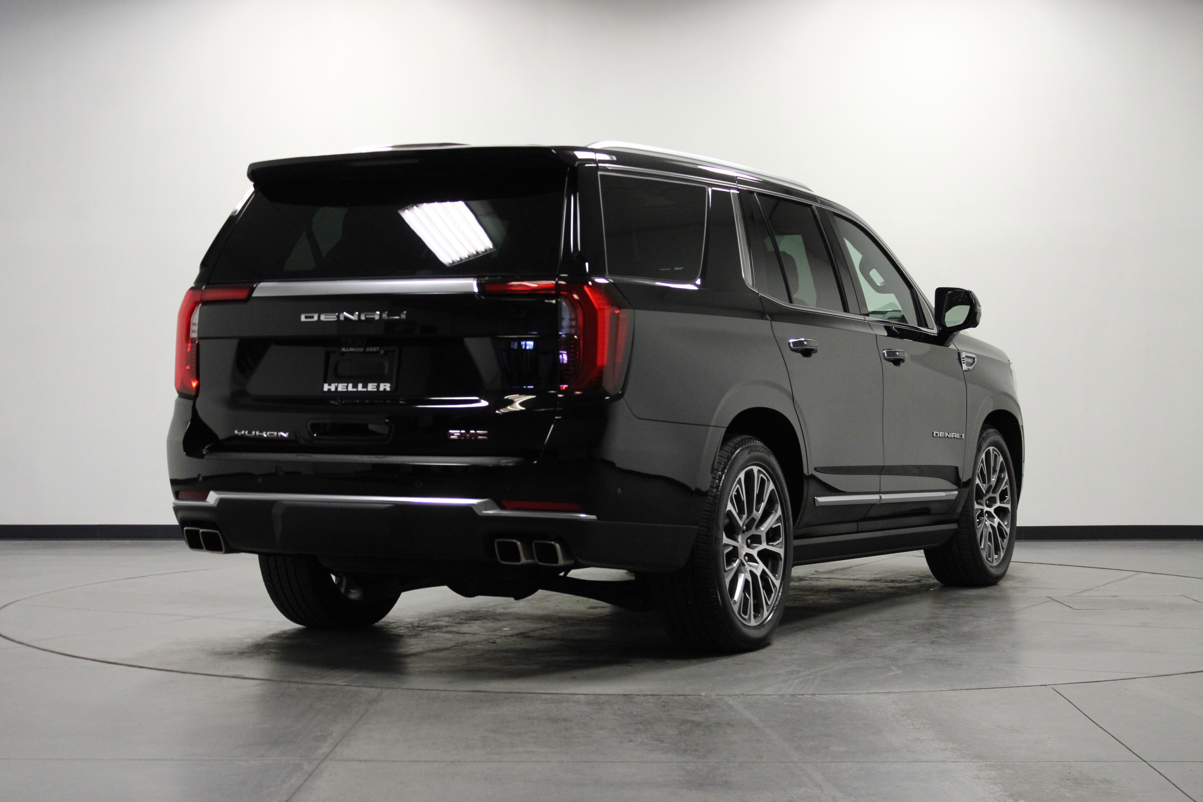 Used 2025 GMC Yukon Denali w/ Denali Reserve Package image 4