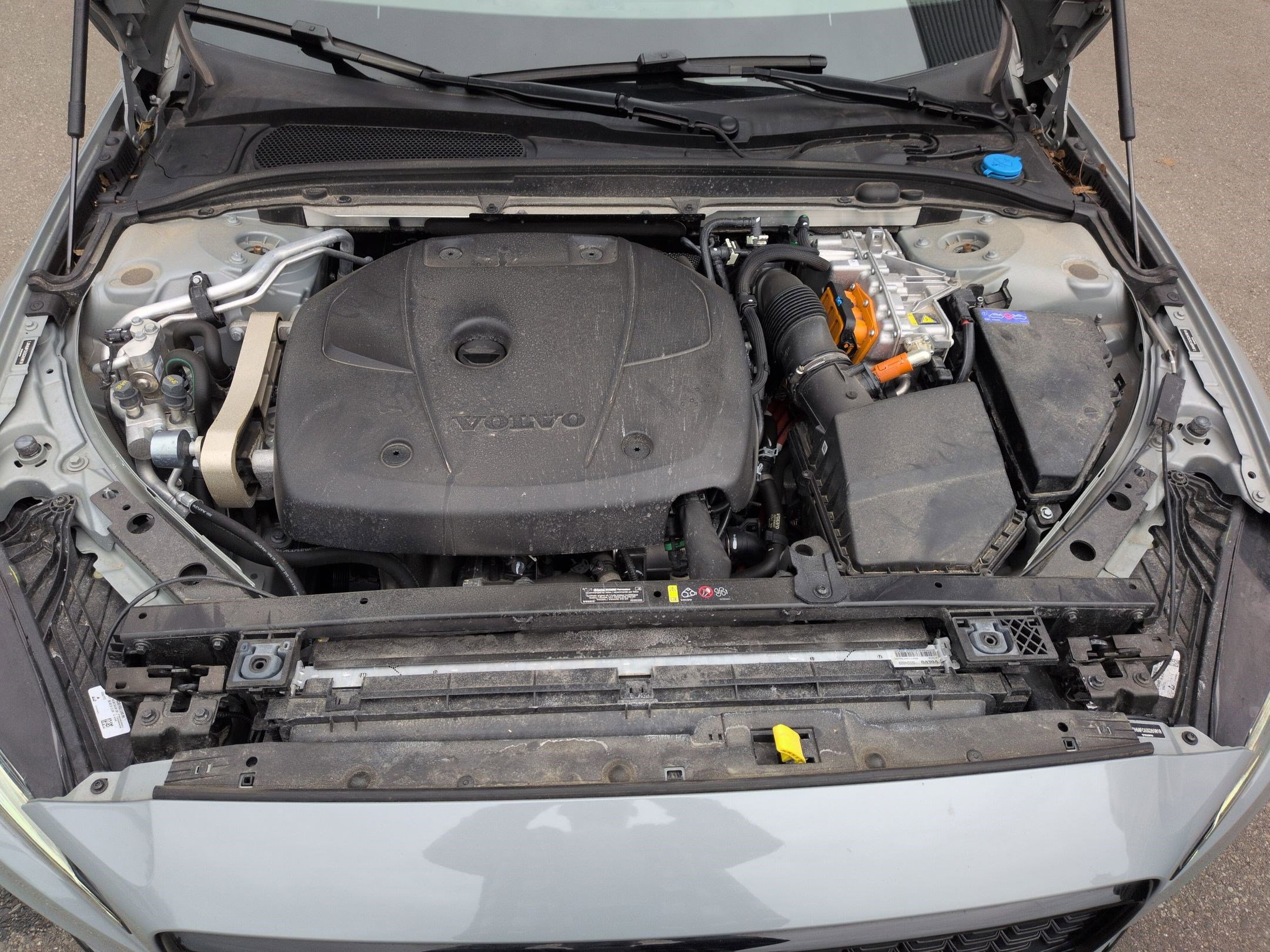 Used 2025 Volvo S60 T8 Plus image 33