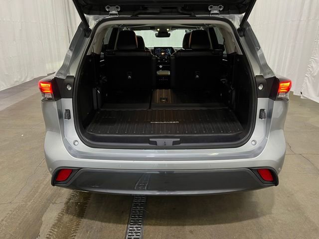 Used 2022 Toyota Highlander Limited AWD/4WD image 14