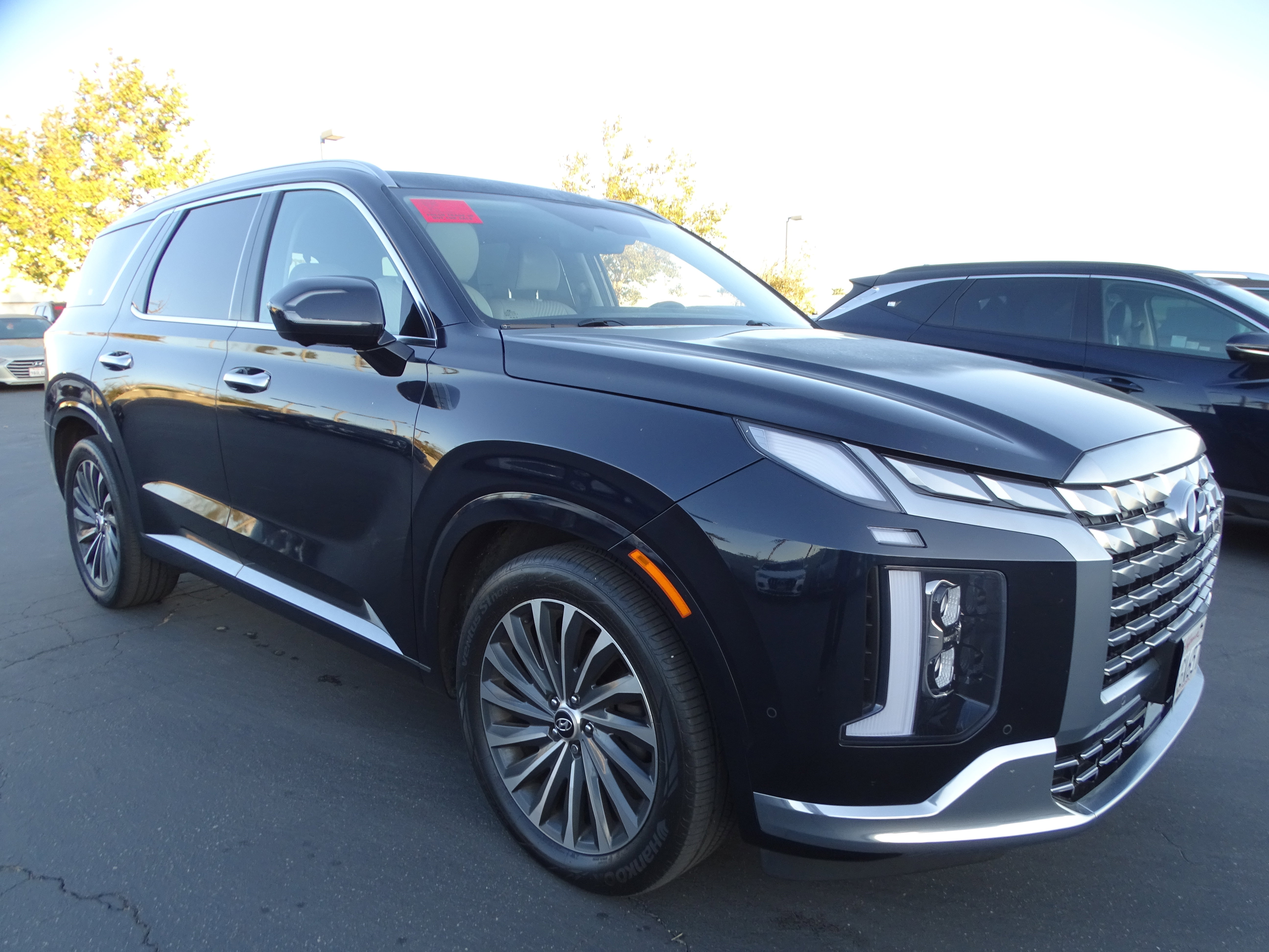 Used 2024 Hyundai Palisade Calligraphy image 2