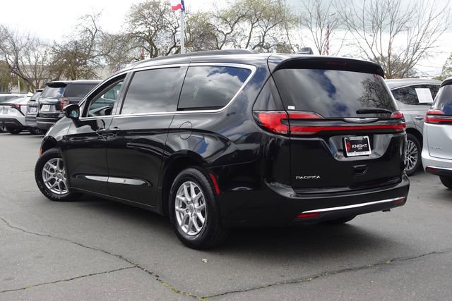 Used 2022 Chrysler Pacifica Touring-L image 10