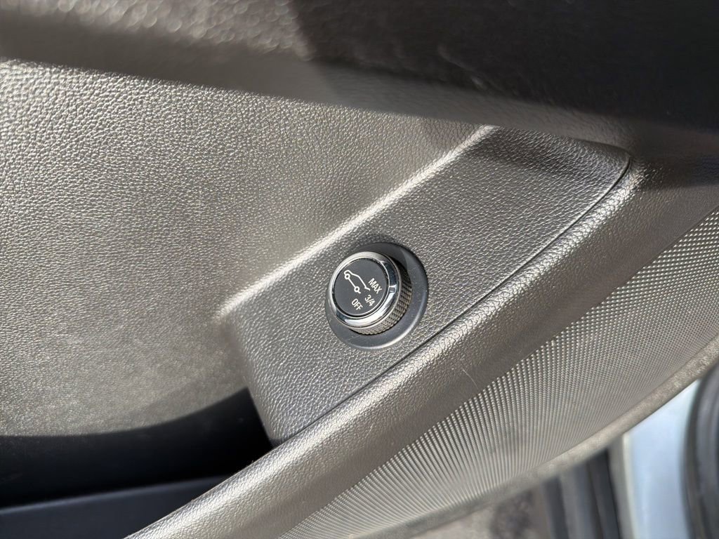 Used 2023 Chevrolet Traverse LT image 15