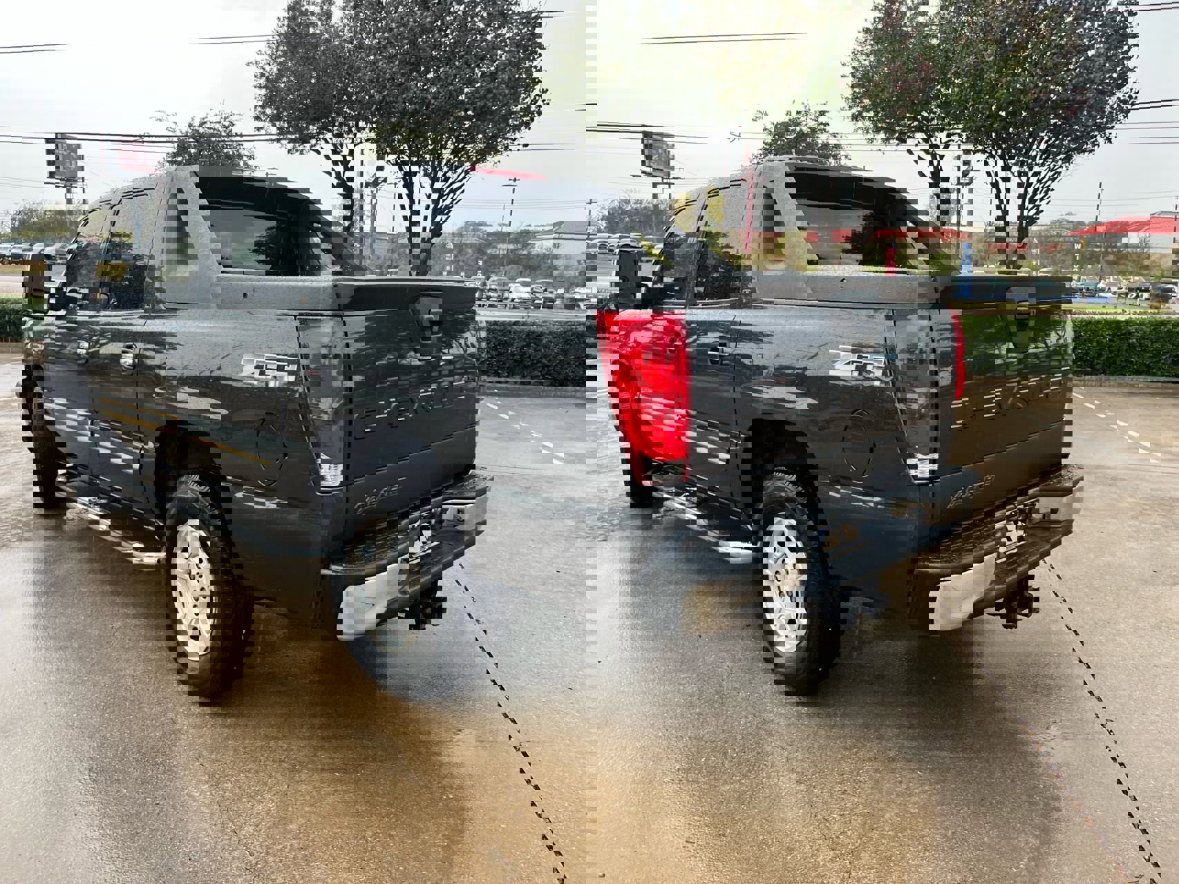 Used 2005 Chevrolet Avalanche Z66 w/ Preferred Equipment Group image 8