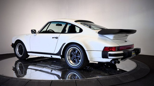 Used 1989 Porsche 911 Carrera RWD image 22