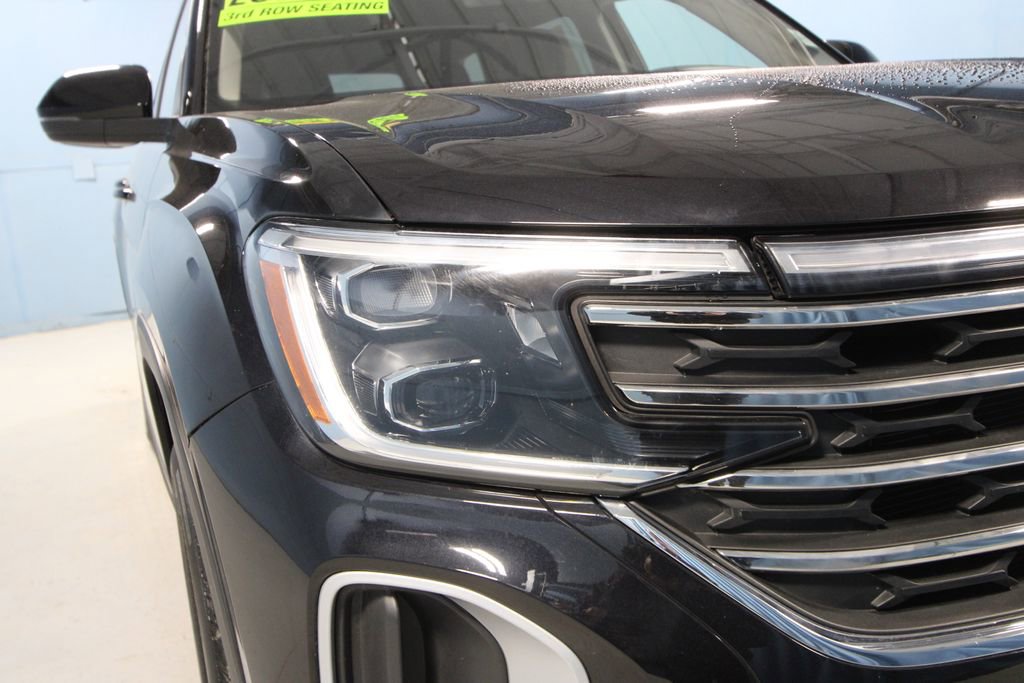 Used 2025 Volkswagen Atlas SE image 31