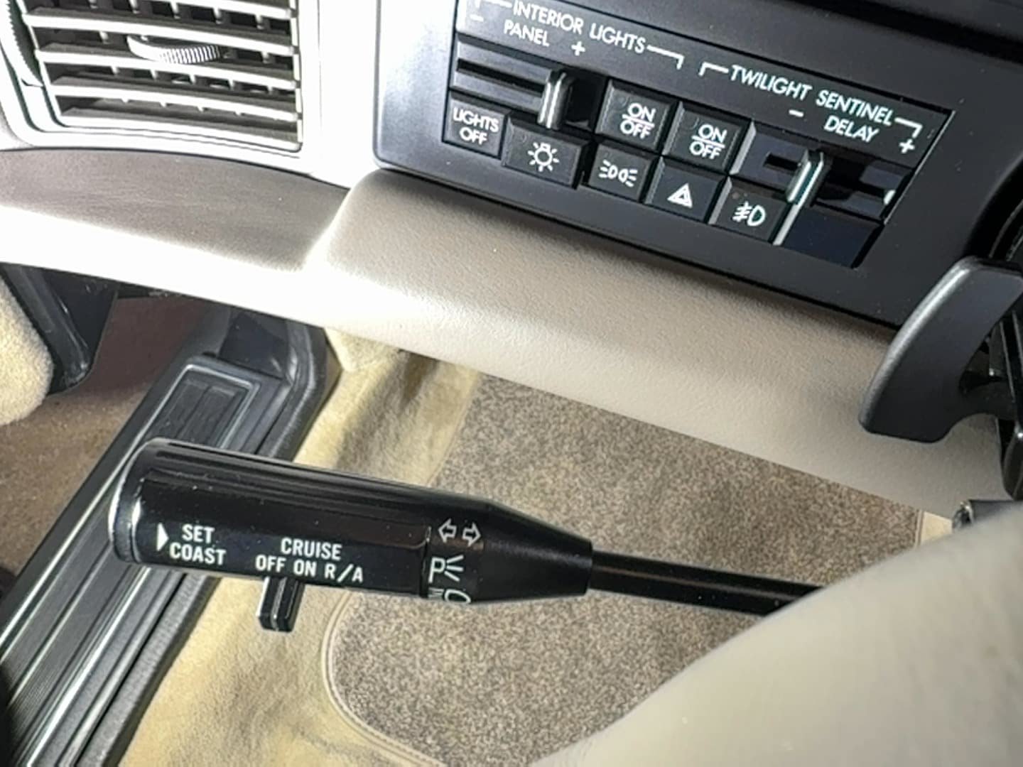 Used 1993 Cadillac Allante FWD image 25
