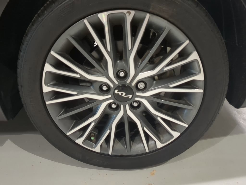 Used 2024 Kia Forte GT-Line w/ GT-Line Premium Package image 11