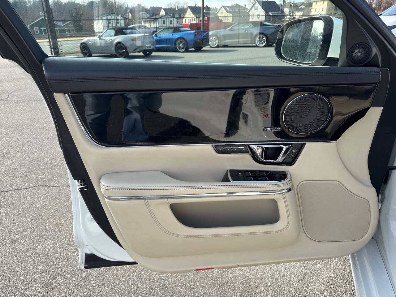 Used 2015 Jaguar XJ AWD image 28