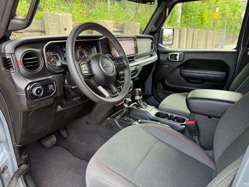 Used 2025 Jeep Wrangler Unlimited Rubicon AWD/4WD image 15