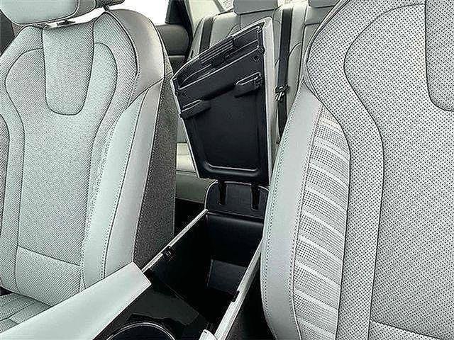 New 2025 Hyundai Elantra Limited FWD image 21