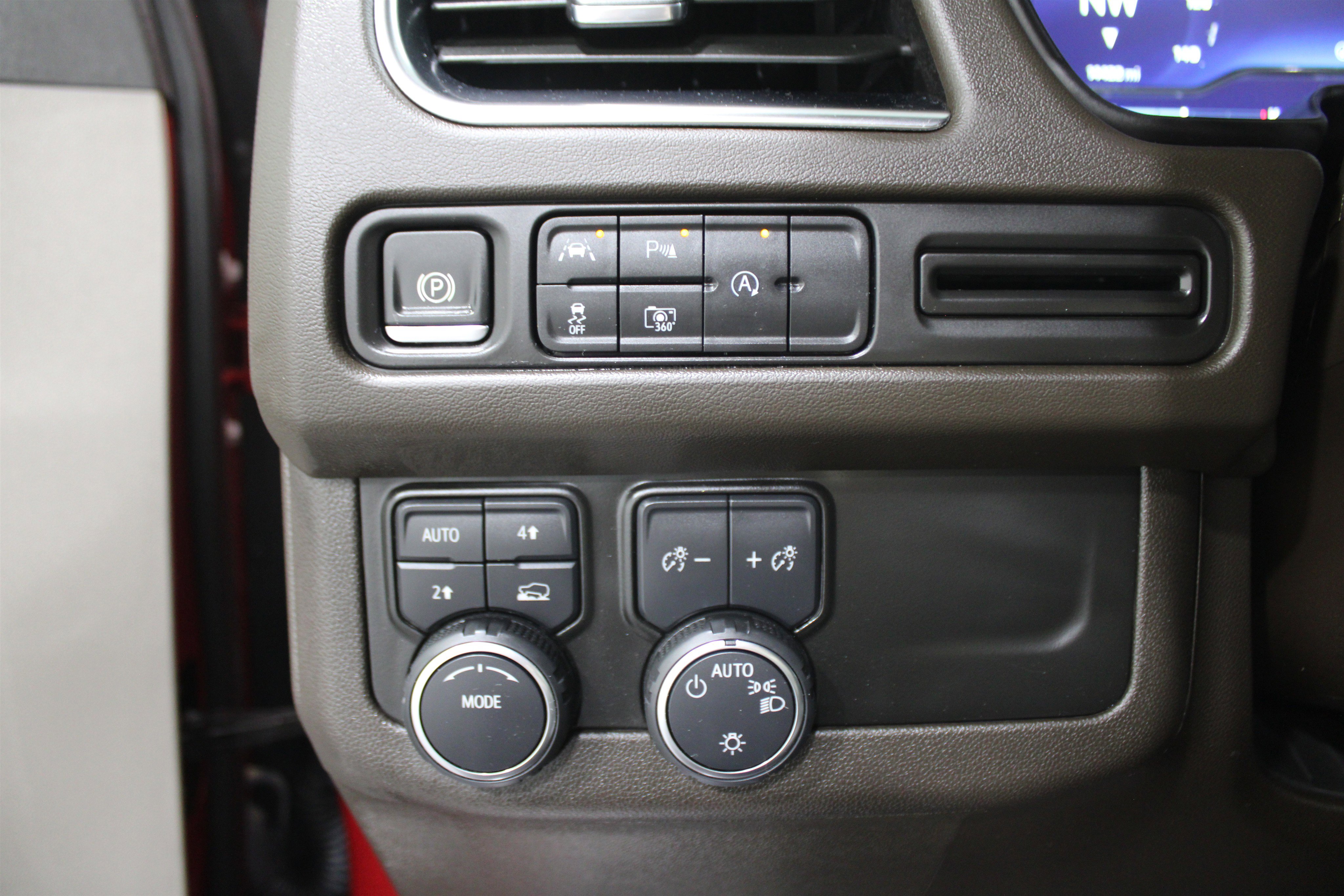 Used 2024 Chevrolet Tahoe LT w/ Luxury Package image 9