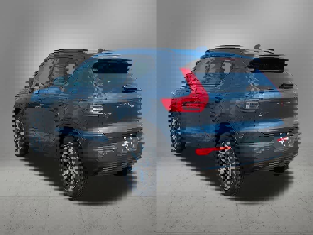New 2026 Volvo XC40 B5 Core w/ Protection Package Premier image 4