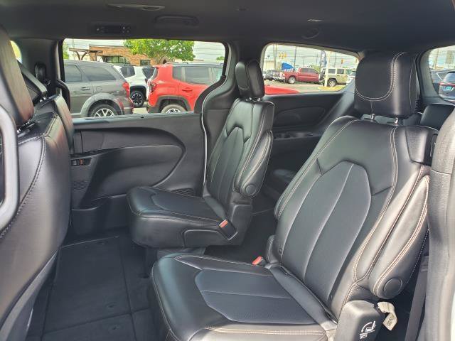 Used 2025 Chrysler Pacifica Select FWD image 24