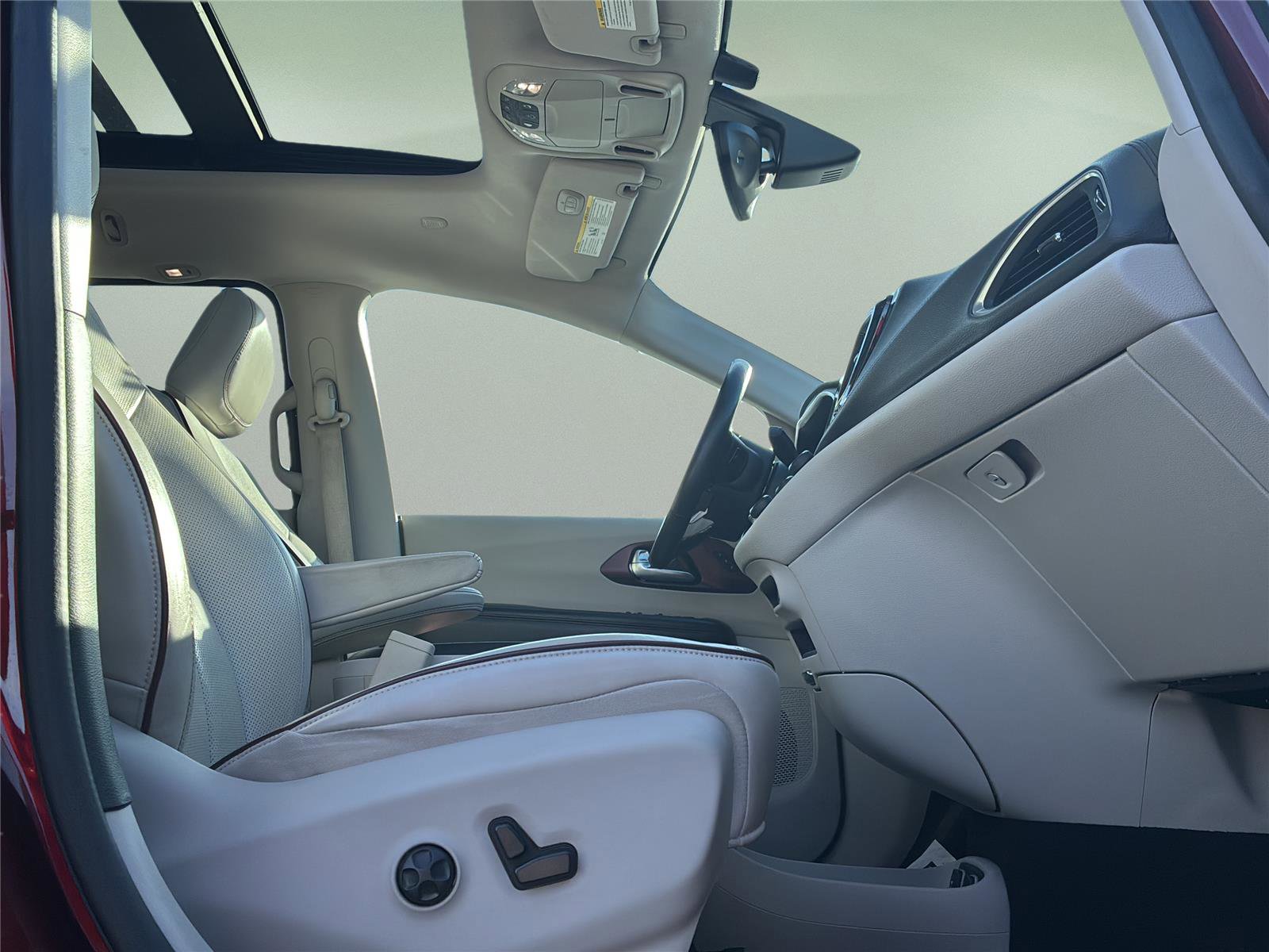 Used 2017 Chrysler Pacifica Limited image 36