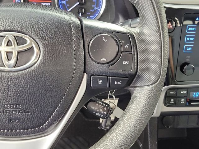 Used 2018 Toyota Corolla LE FWD image 25