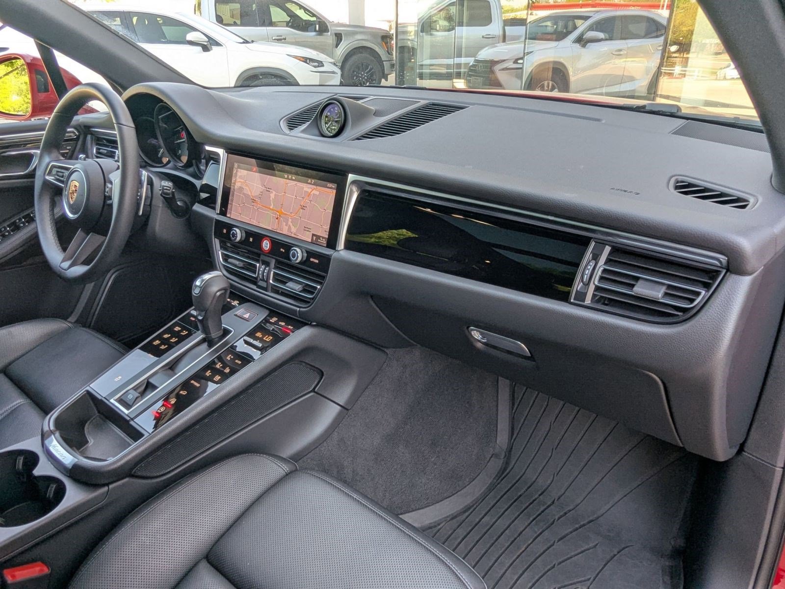 Certified 2025 Porsche Macan image 26