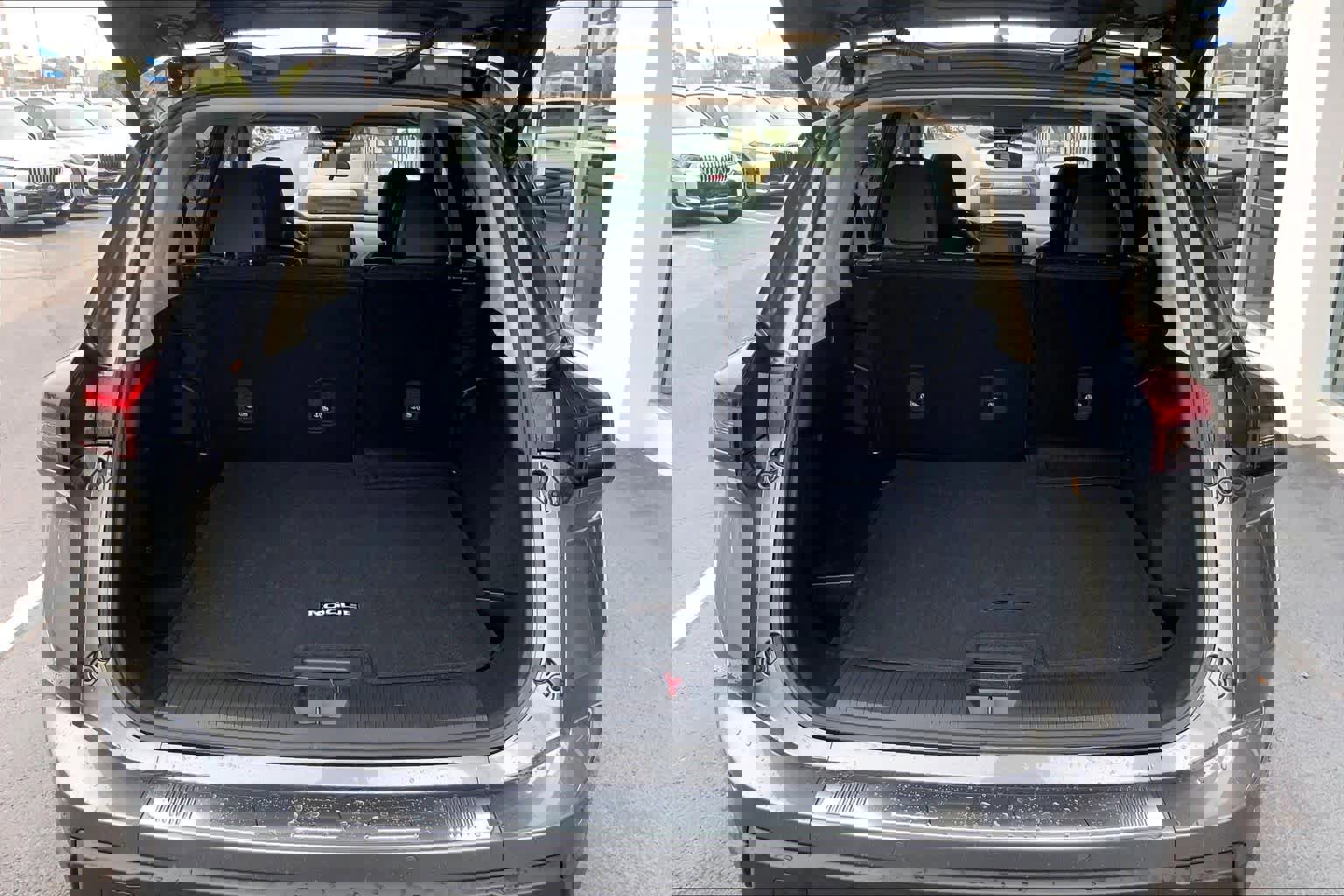 Used 2025 Nissan Rogue SV w/ SV Premium Package image 34