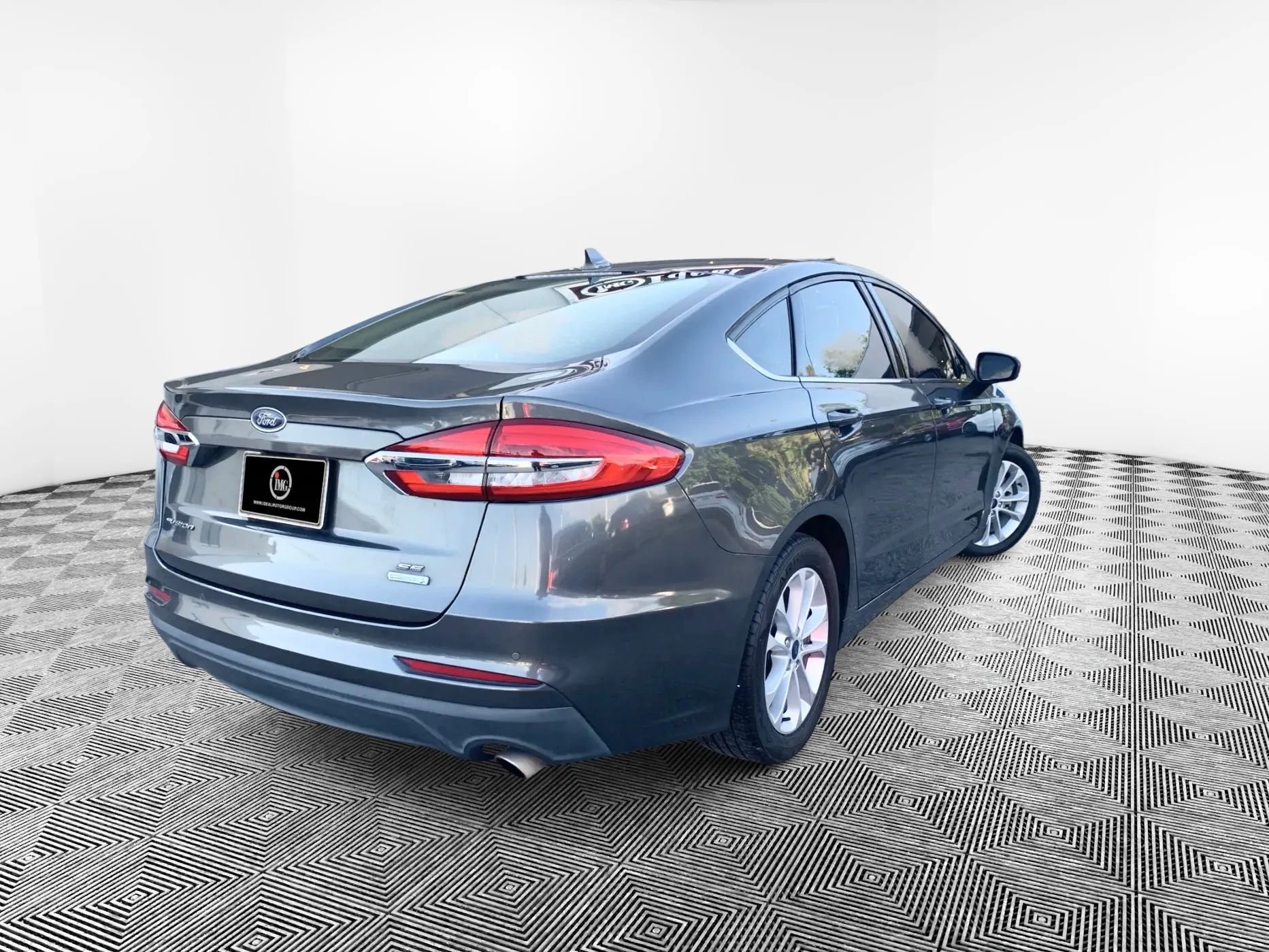Used 2020 Ford Fusion SE image 6