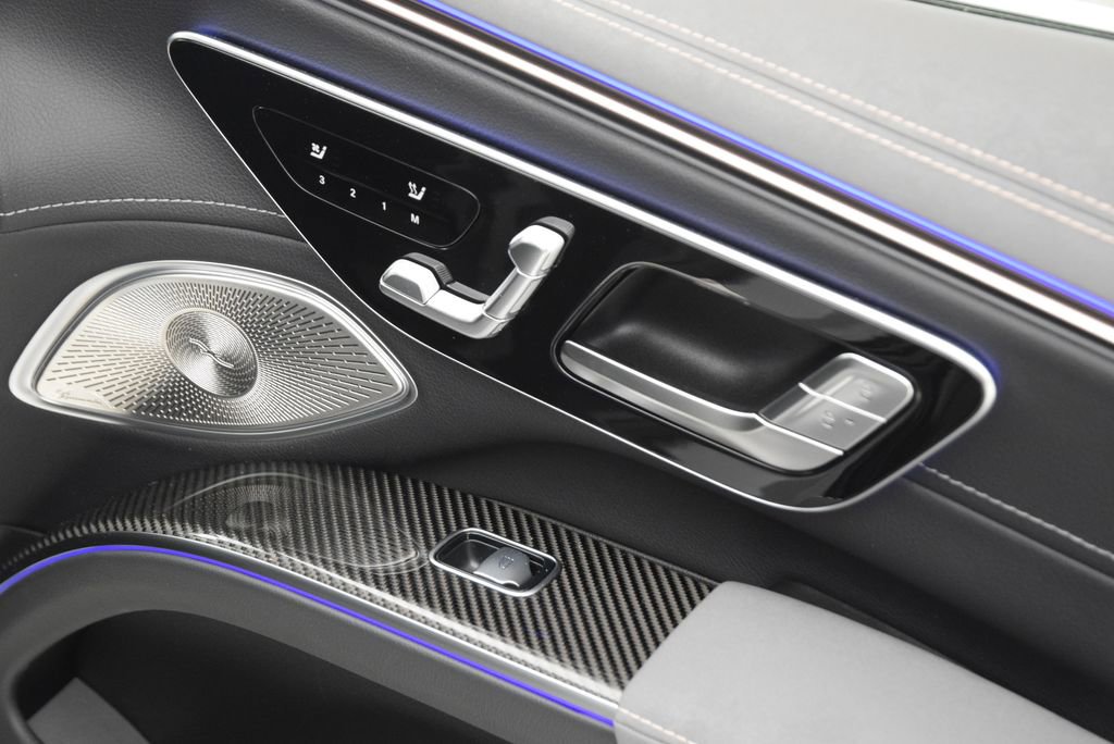 New 2026 Mercedes-Benz EQS 550 4MATIC SUV image 17