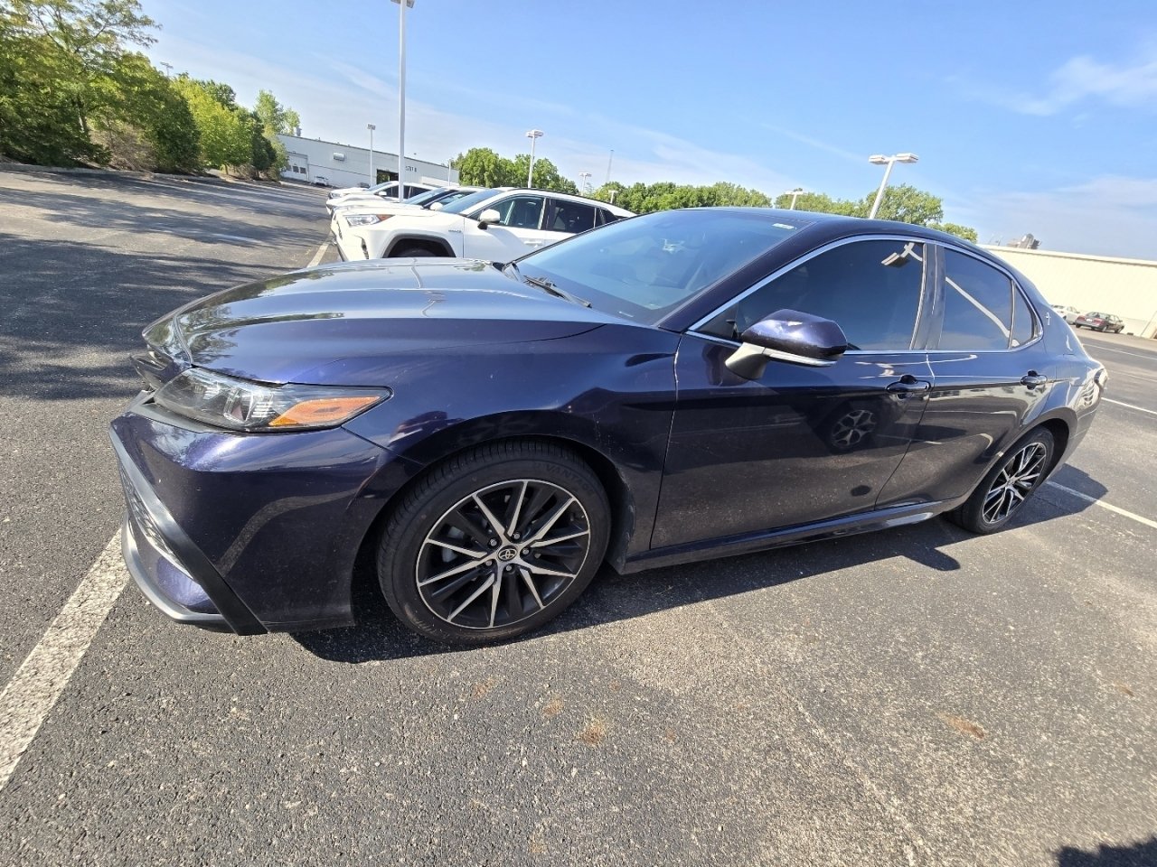 Used 2021 Toyota Camry SE w/ Cold Weather Package AWD/4WD image 4