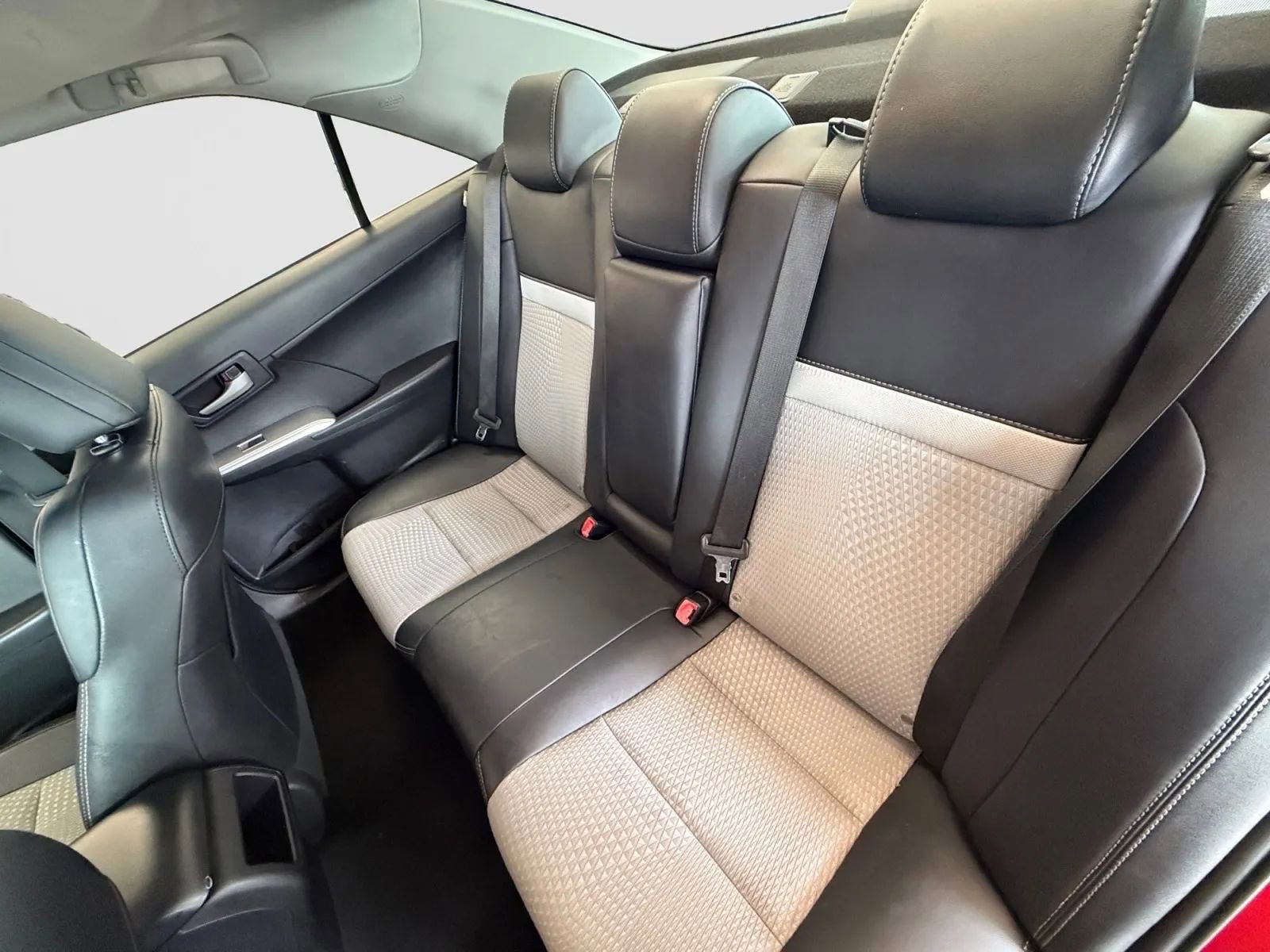 Used 2014 Toyota Camry SE FWD image 15