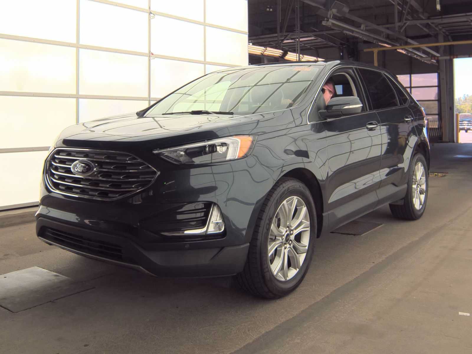 Used 2024 Ford Edge Titanium AWD/4WD image 3