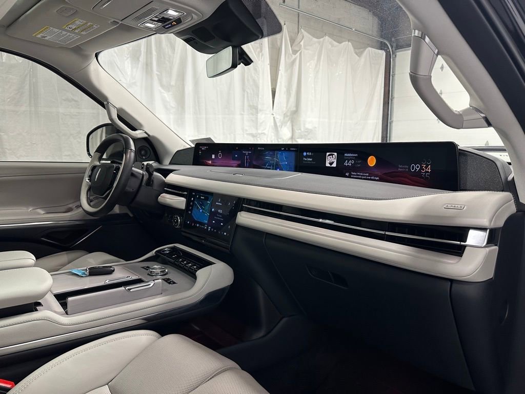 Used 2025 Lincoln Navigator Reserve image 68