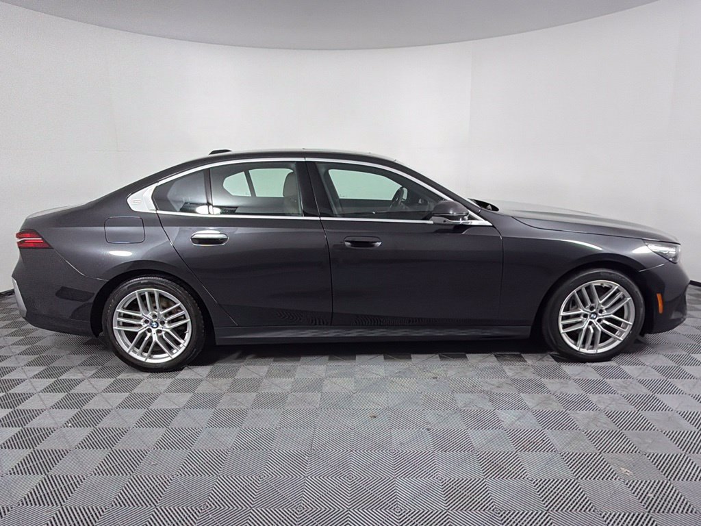 Used 2024 BMW 540i xDrive w/ Premium Package AWD/4WD image 4