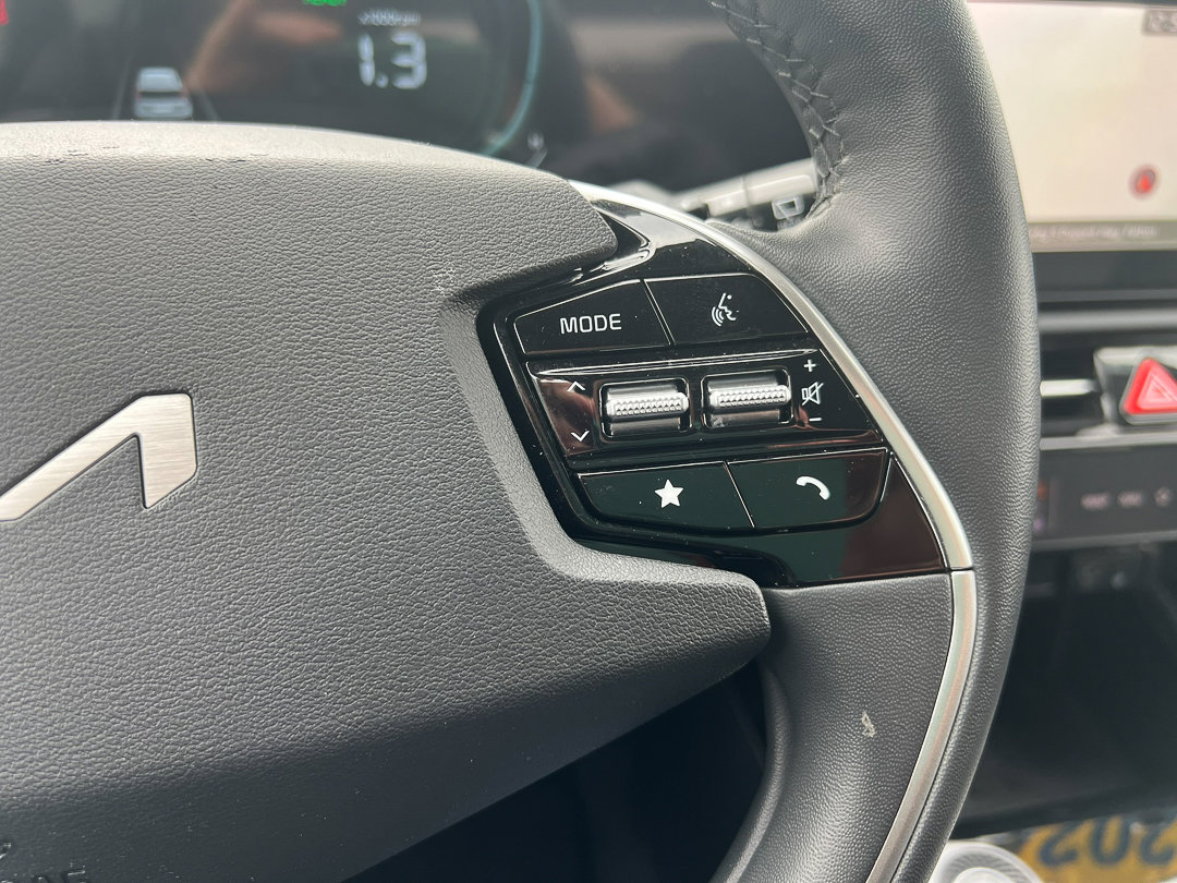 Used 2024 Kia Niro EX w/ EX Cold Weather Package image 19