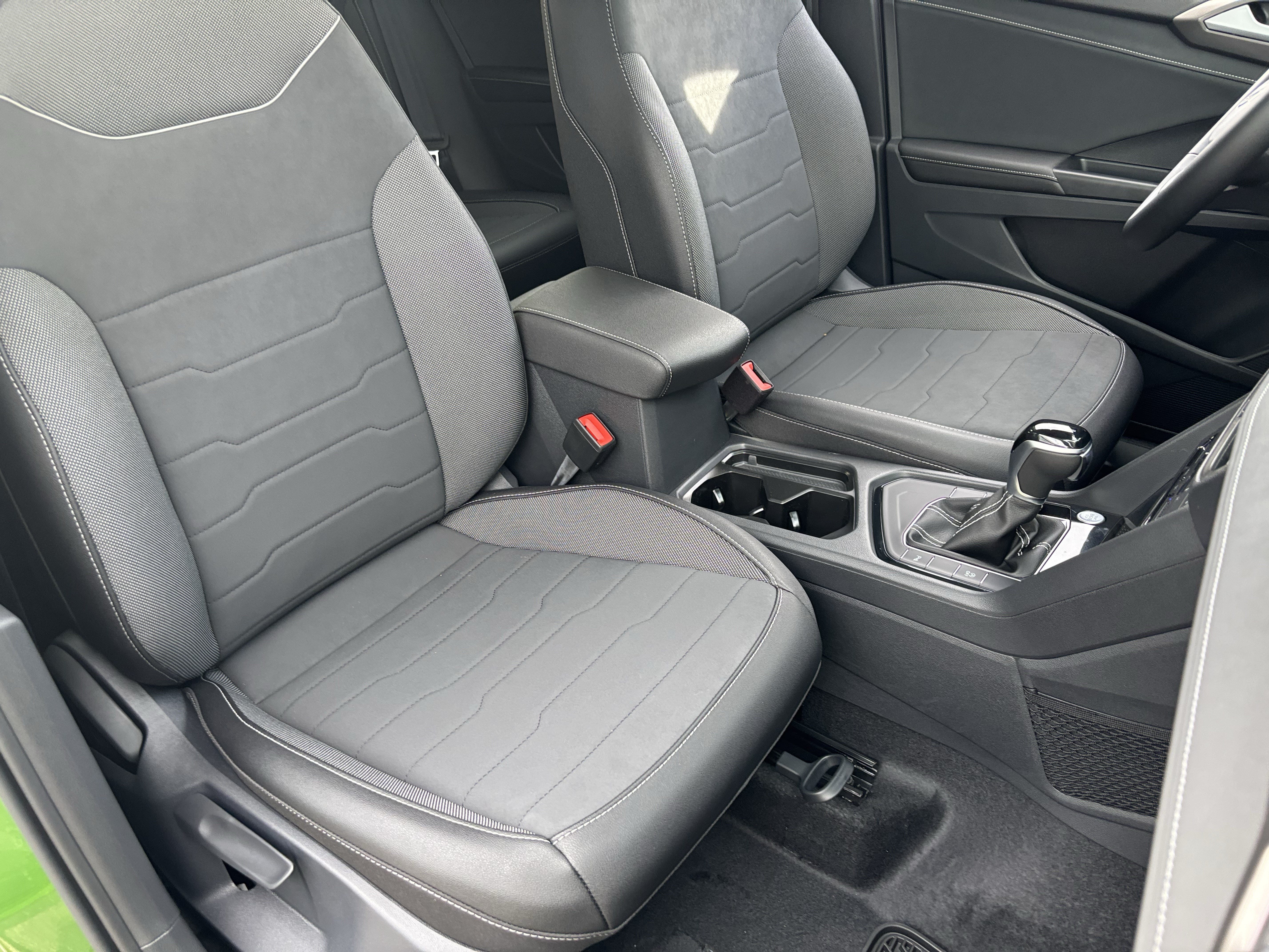 New 2026 Volkswagen Taos SE FWD image 7