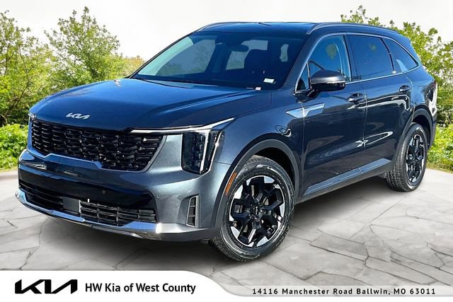 Certified 2025 Kia Sorento S image 1