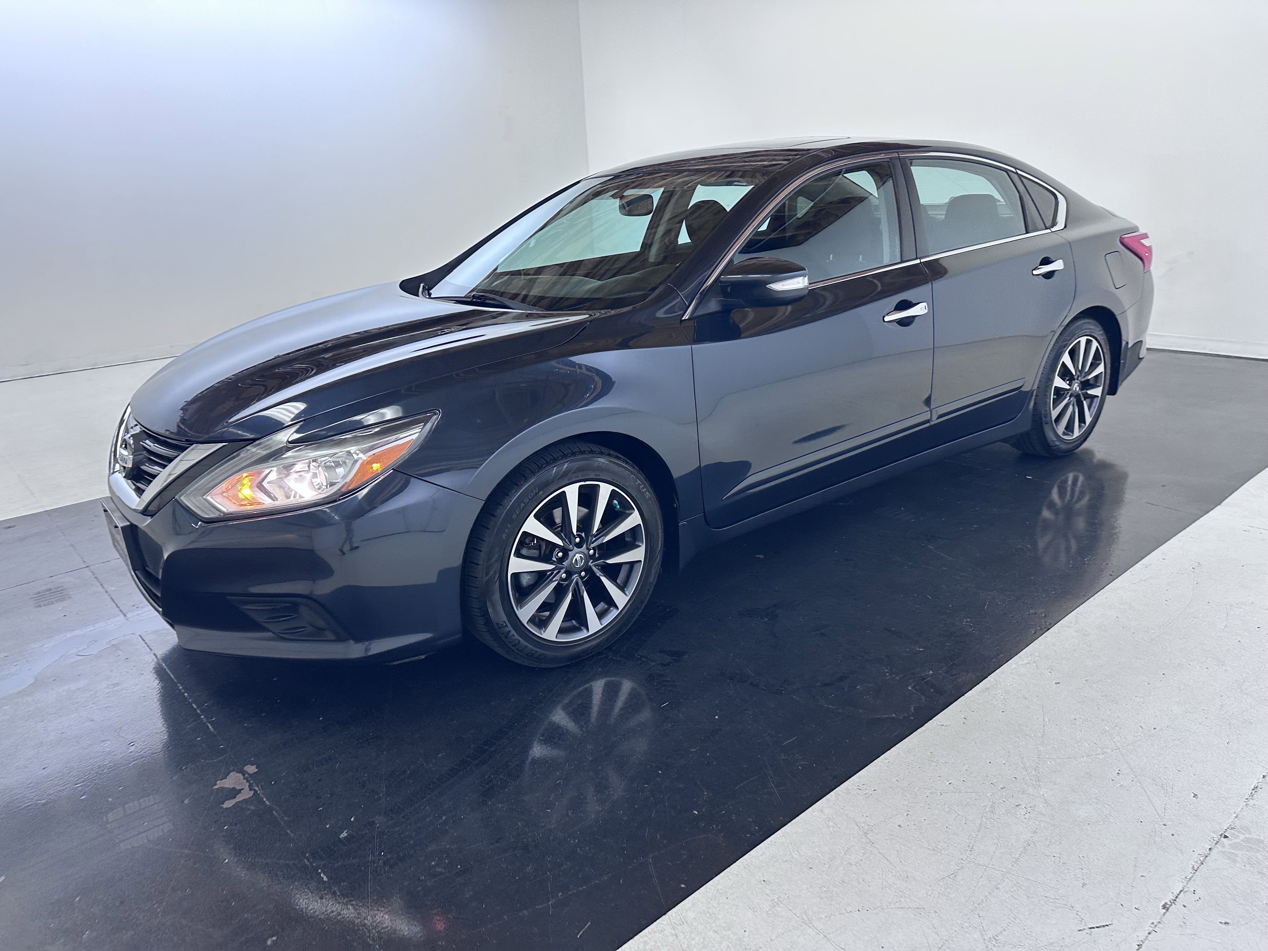 Used 2016 Nissan Altima 2.5 SV w/ Convenience Package FWD image 6