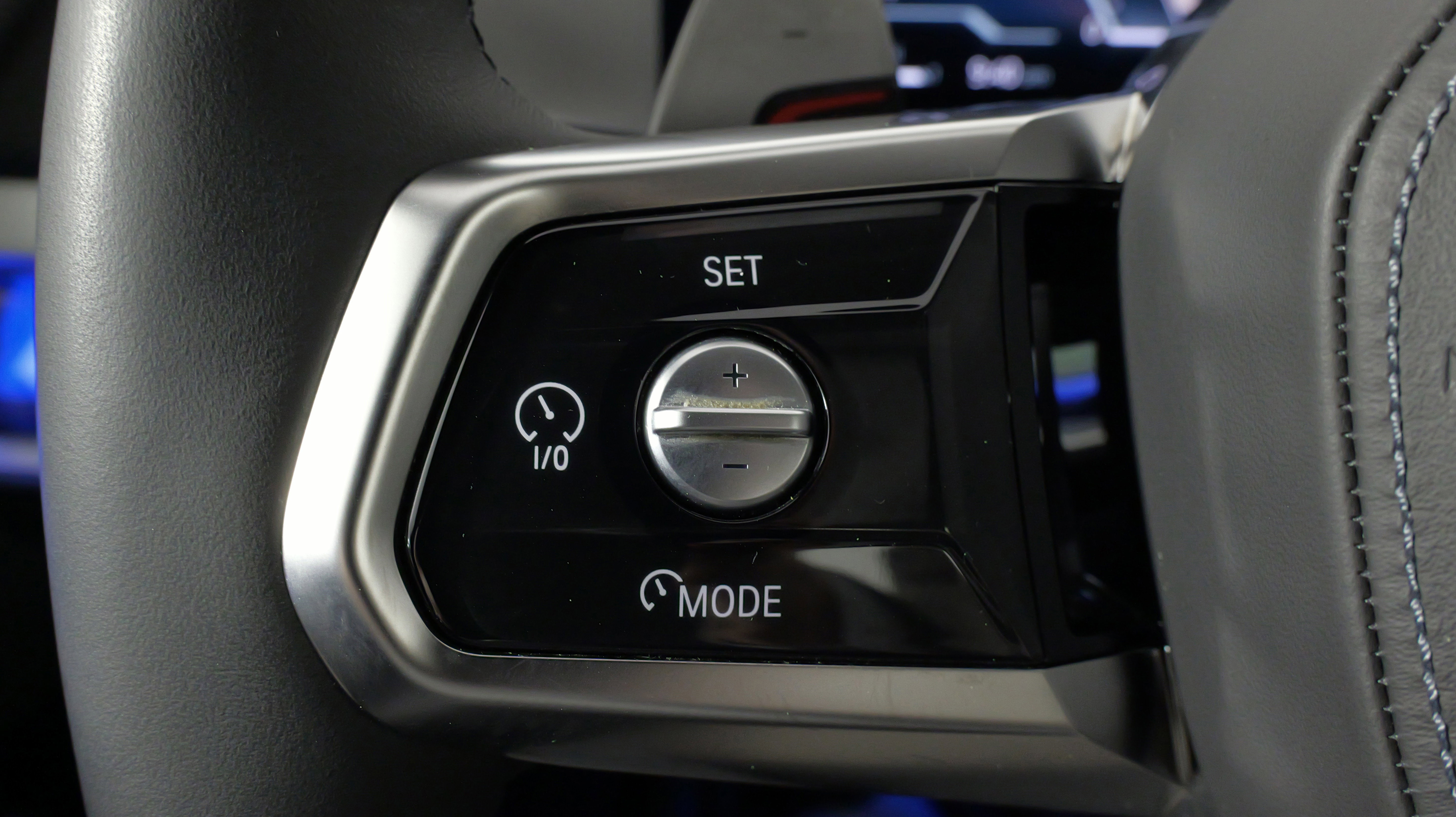 Used 2023 BMW 760i xDrive image 36